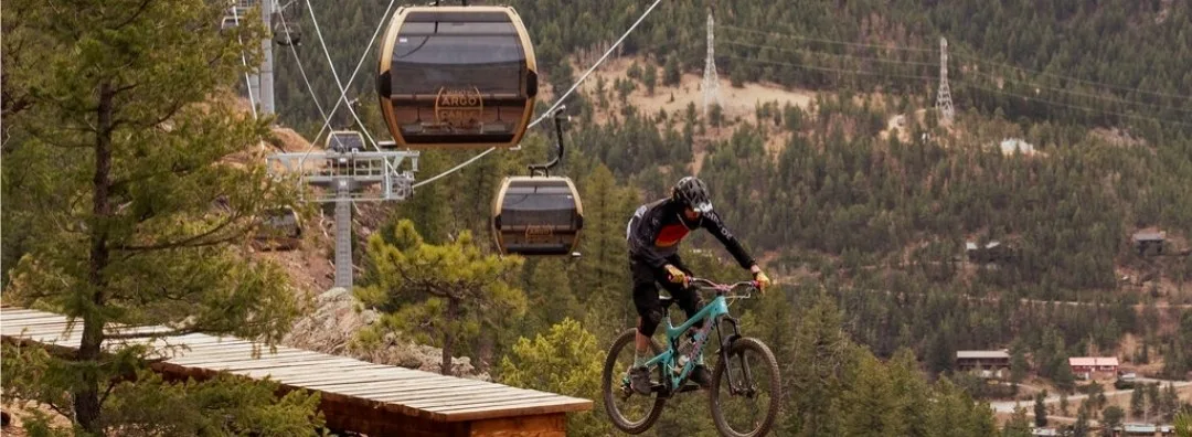 A family riding the Mighty Argo Cable Car